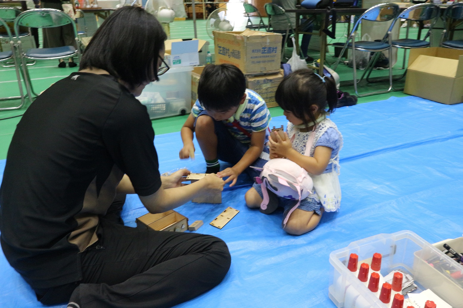 「第2回あきはこども夏まつり」にて、親子の皆さまに木工体験にご参加いただきました。