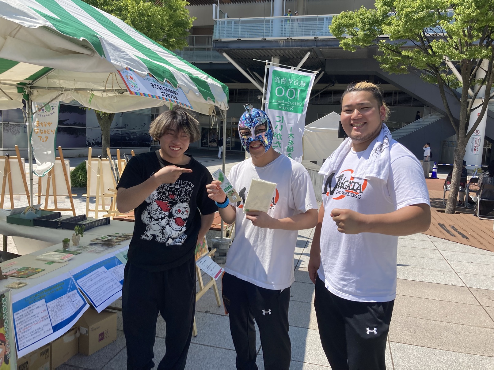 ６月13日（土）新潟駅南口等で開催された緑化イベント「まちなかはなみどりフェア」に参加し、多くの方から「緑の募金」に協力いただきました。
